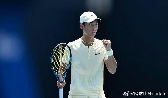 小孩姐太逗了！网友拍摄到张子宇“戏耍”宫鲁鸣 两人相差50岁